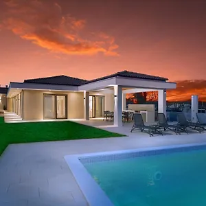 Villa Rhea,, Marčana